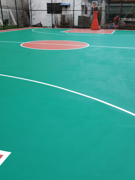贵港 球场长期使用易出现地面开裂